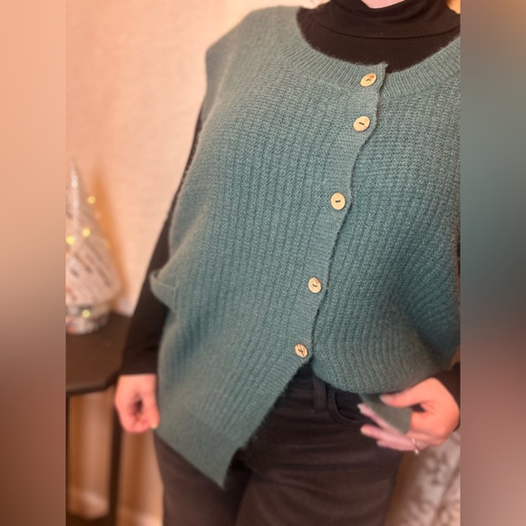 oversized button sweater tank - Picture 2 of 2